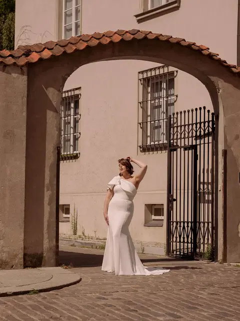 Style LO-483T wedding dress by Agnes, trumpet, asymetric