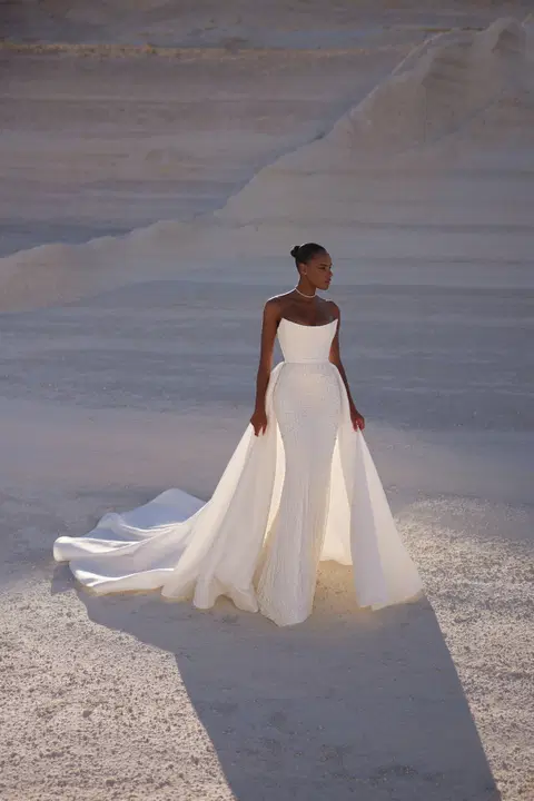 Coral wedding dress by Eva Lendel, fit & flare, lace