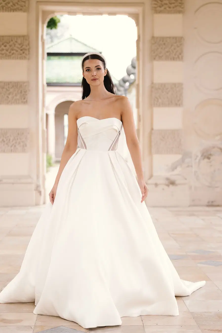 Chloe by Amo & Luv: Ball Gown silhouette, sweetheart neckline, sleeveless, satin