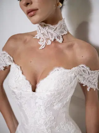 Sloane by Avenue by Josephine Scott - view 4 of 5