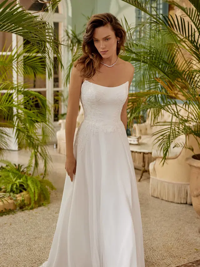 Melody by Justin Alexander: A-Line silhouette, straight neckline, sleeveless, tulle