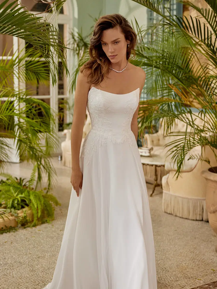 Melody by Justin Alexander: A-Line silhouette, straight neckline, sleeveless, tulle