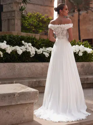 Milagros by Bianco Evento - view 2 of 5