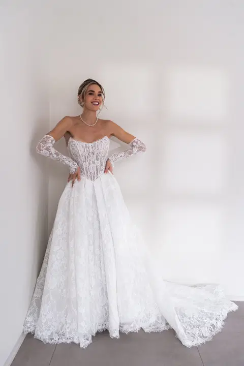 Ellie Lace wedding dress by Fan Xia, A-line, chantilly
