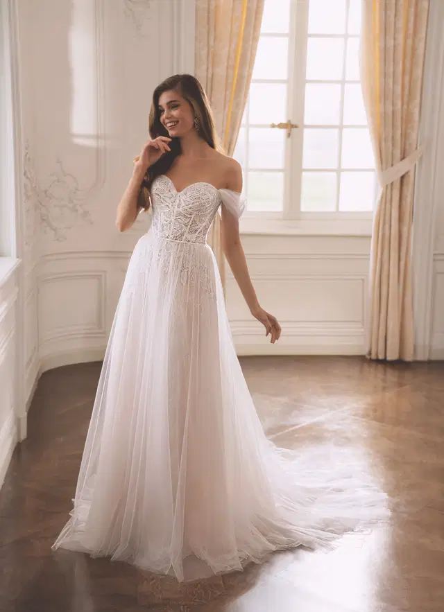 Fable by ÉLYSÉE: A-Line silhouette, sweetheart neckline, organza, chapel train