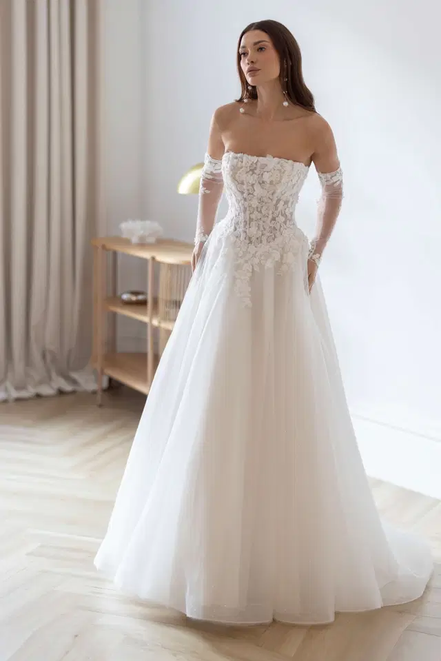 Hermana by Jarice: A-Line silhouette, straight neckline, long sleeves, tulle