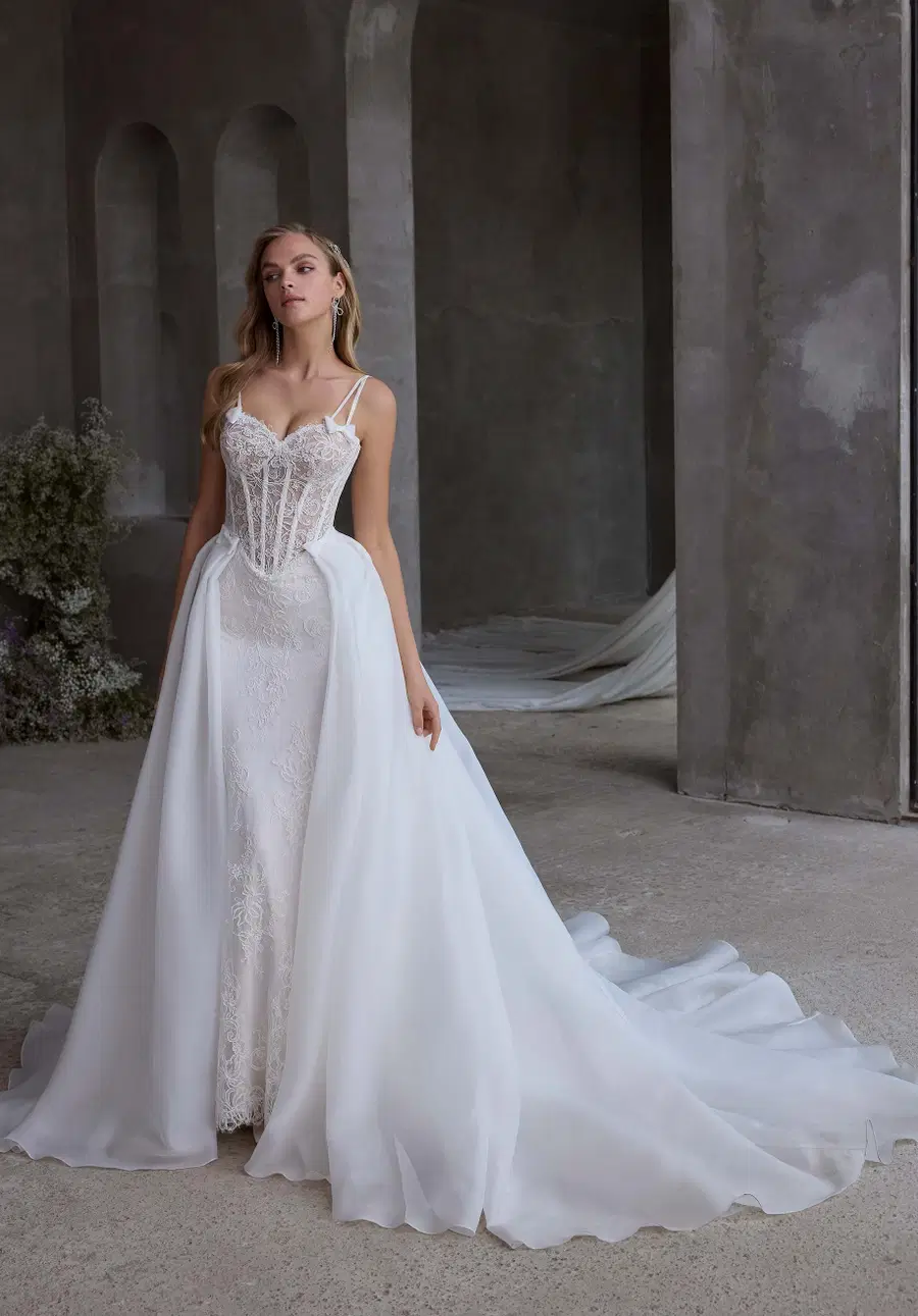 Arty by Mori Lee: sweetheart neckline, lace