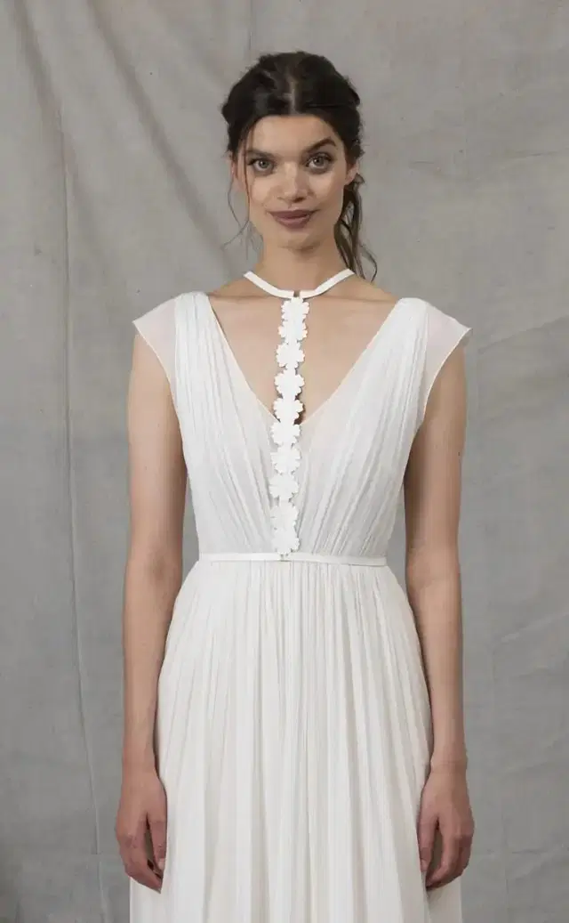 Garden Flower – Ivory by Kisui: A-Line silhouette, V-neck neckline, tulle