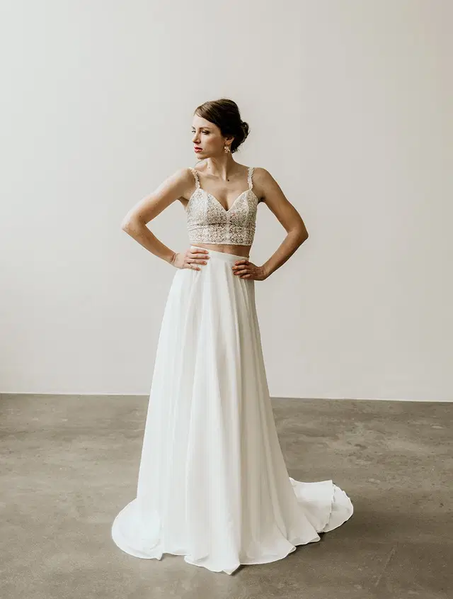 HEIDI by Esther Hofmann: A-Line silhouette, V-neck neckline, sleeveless, chiffon