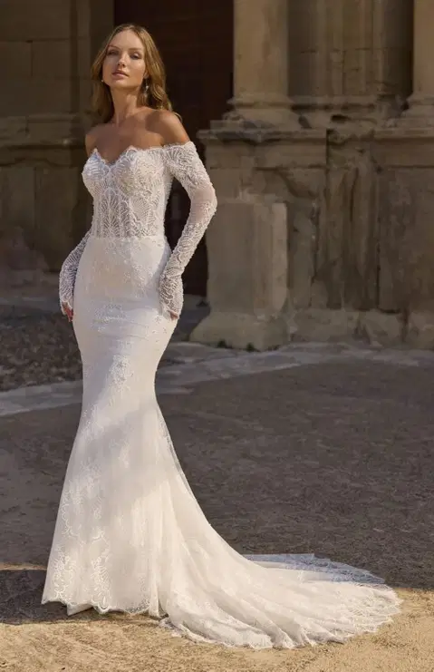 Hayden wedding dress by Veni Infantino, fit & flare, lace