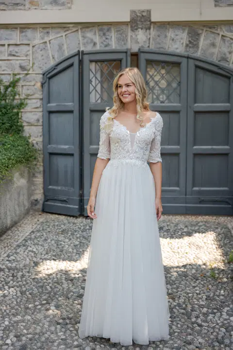 VN60 ivory wedding dress by Vera Nova, A-line, tulle