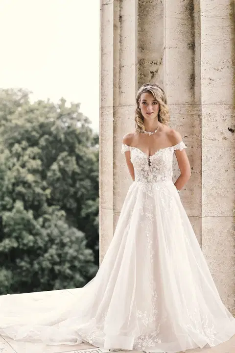 Carolin wedding dress by Amo & Luv, ball gown, lace