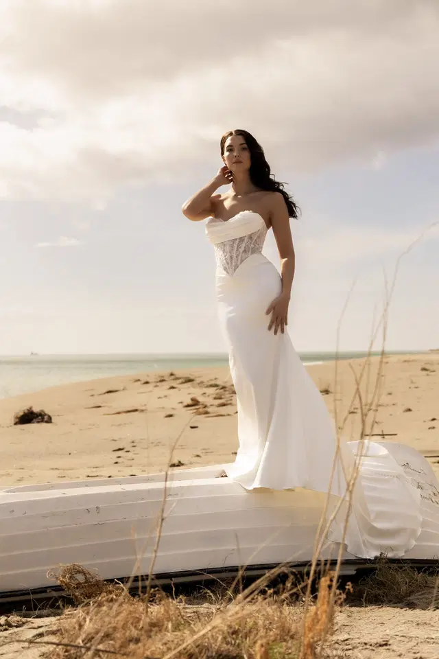 Dragana by Amo & Luv: Mermaid silhouette, sweetheart neckline, sleeveless, lace