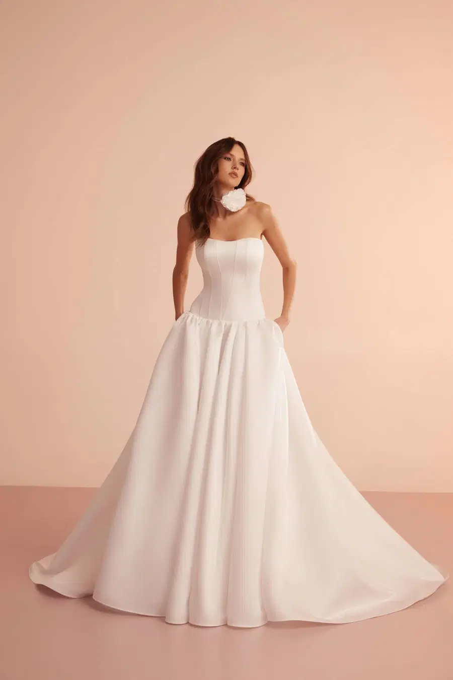 L409 by Ariamo Light: Ball Gown silhouette, straight neckline, sleeveless, satin