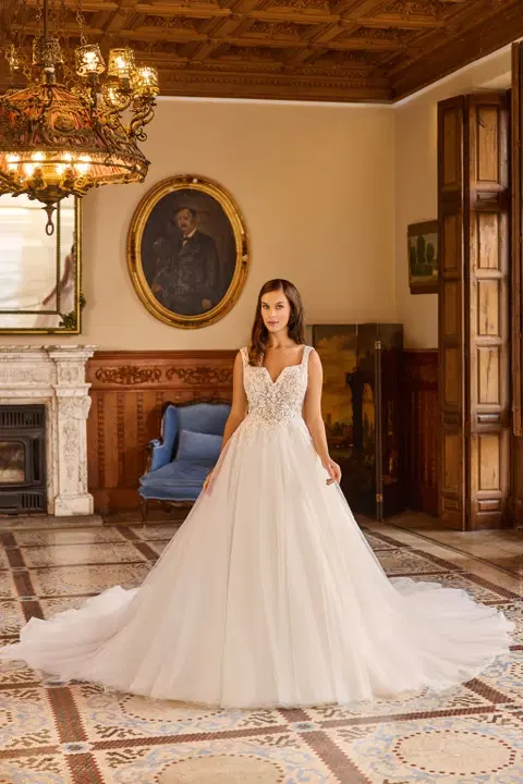 Style 8354 wedding dress by Monica Loretti, ball gown, lace