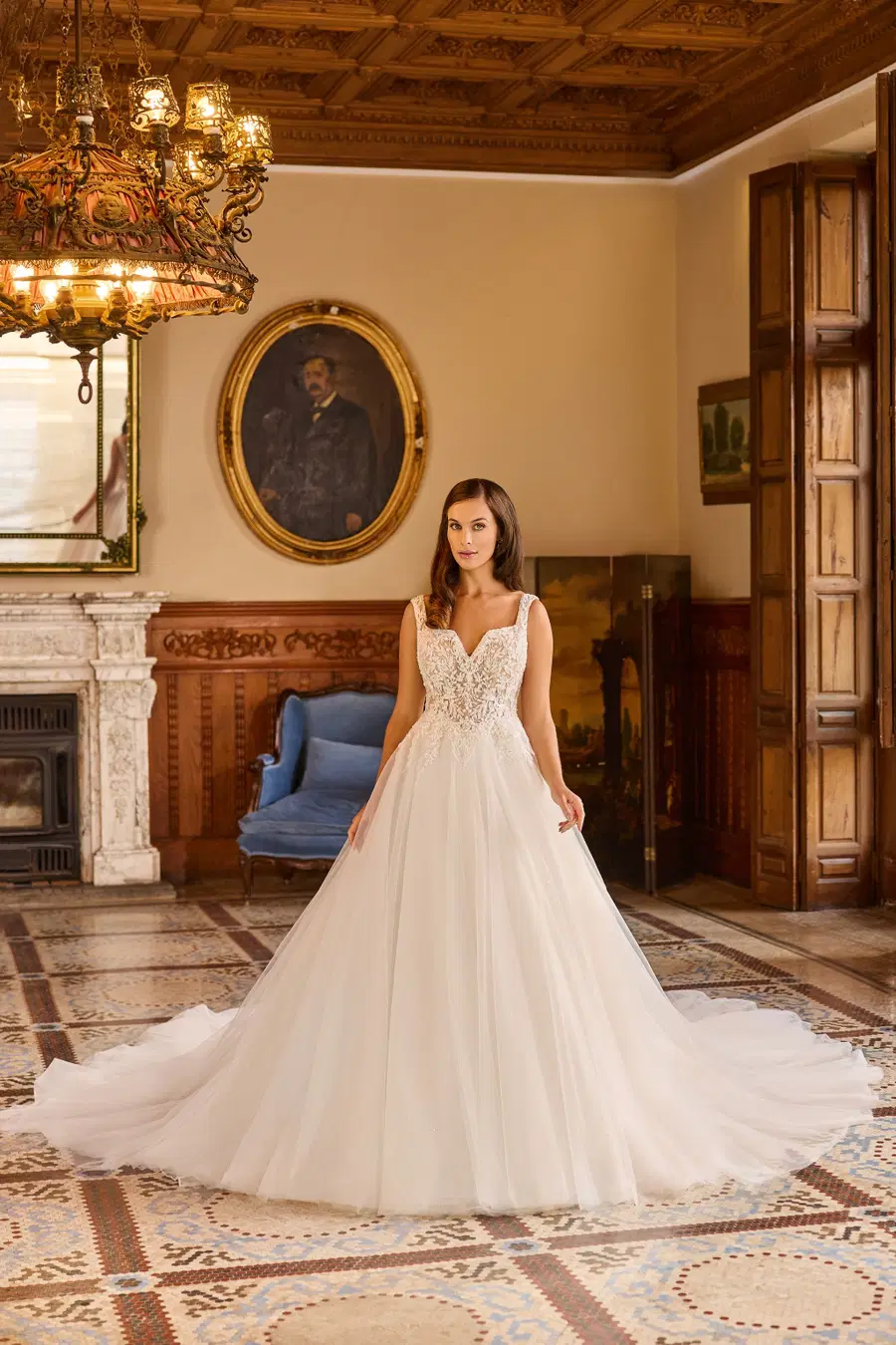 8354 by Monica Loretti: Ball Gown silhouette, square neckline, detachable sleeves, lace