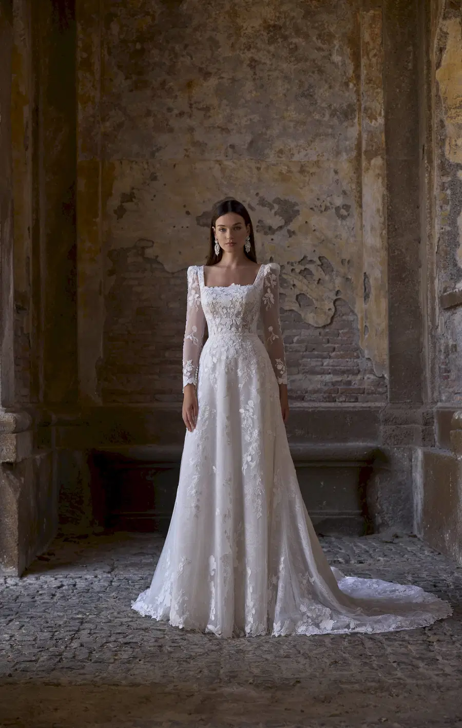 Apollonia 63273 by Veni Infantino: A-Line silhouette, square neckline, long sleeves, lace