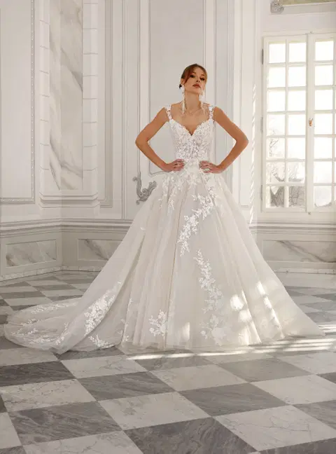 Princess wedding dress by Vanilla Sposa, ball gown, lace