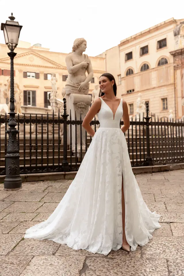 8321 by Monica Loretti: A-Line silhouette, deep V-neck neckline, sleeveless, jacquard