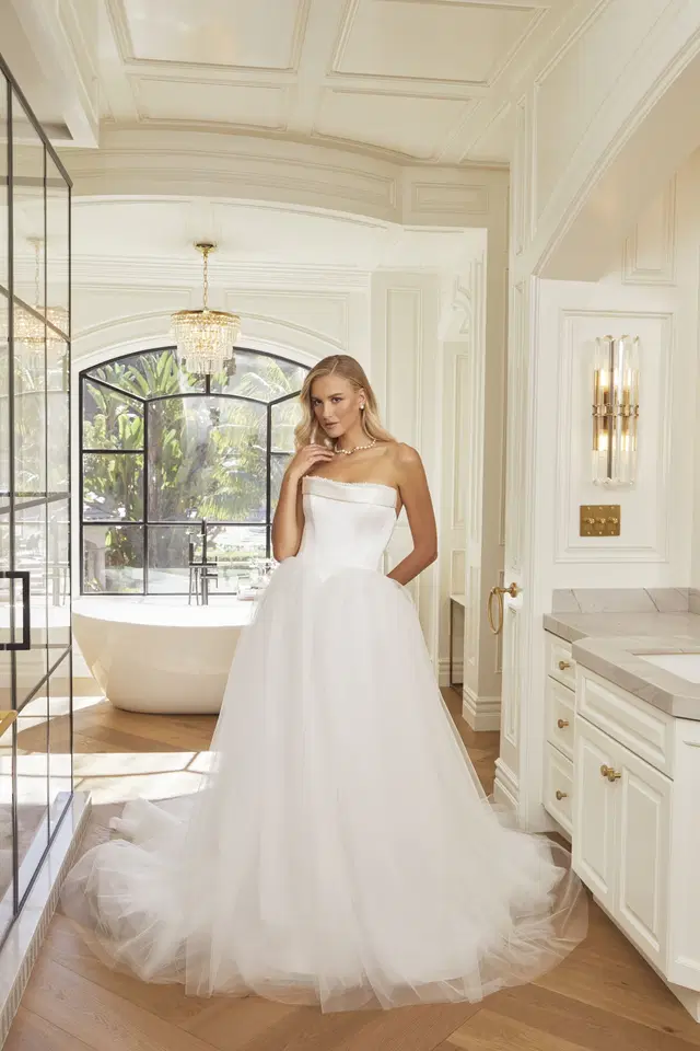 Hepburn by Casablanca Bridal: Ball Gown silhouette, scoop neckline, short sleeves, tulle