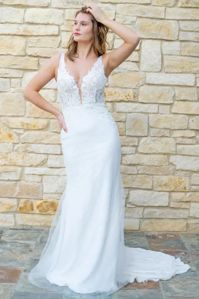 Amelie by Sanna Lindström: Fit & Flare silhouette, illusion neckline, sleeveless, crepe