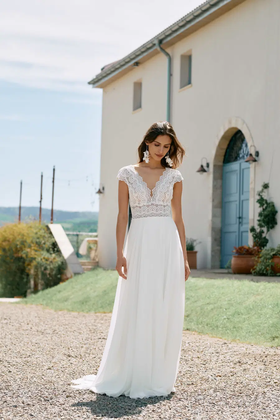 E-5017T by Elizabeth Passion: Empire silhouette, V-neck neckline, short sleeves, chiffon