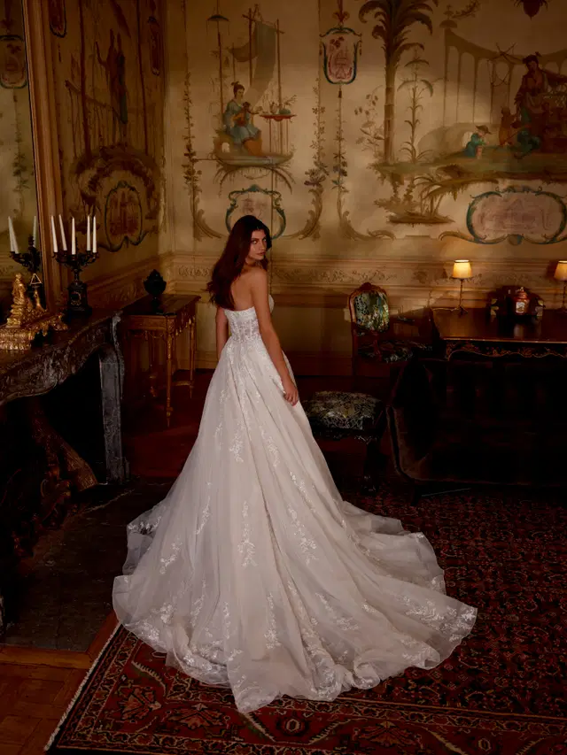 Julia by Justin Alexander: A-Line silhouette, sweetheart neckline, lace, chapel train