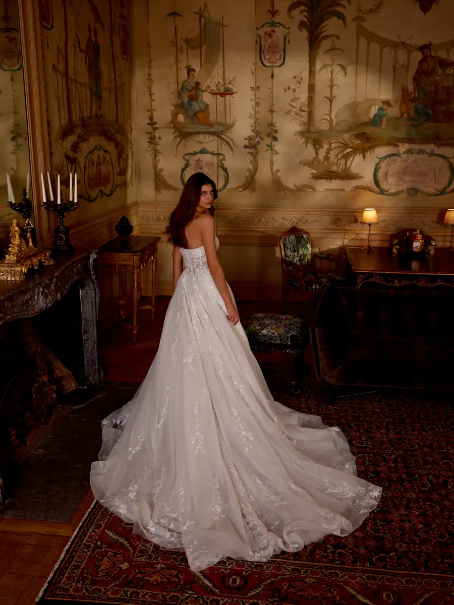 Julia by Justin Alexander: A-Line silhouette, sweetheart neckline, lace, chapel train