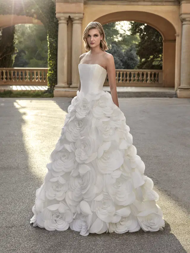 CELIS by Pronovias Privée: A-Line silhouette, straight neckline, sleeveless, tulle