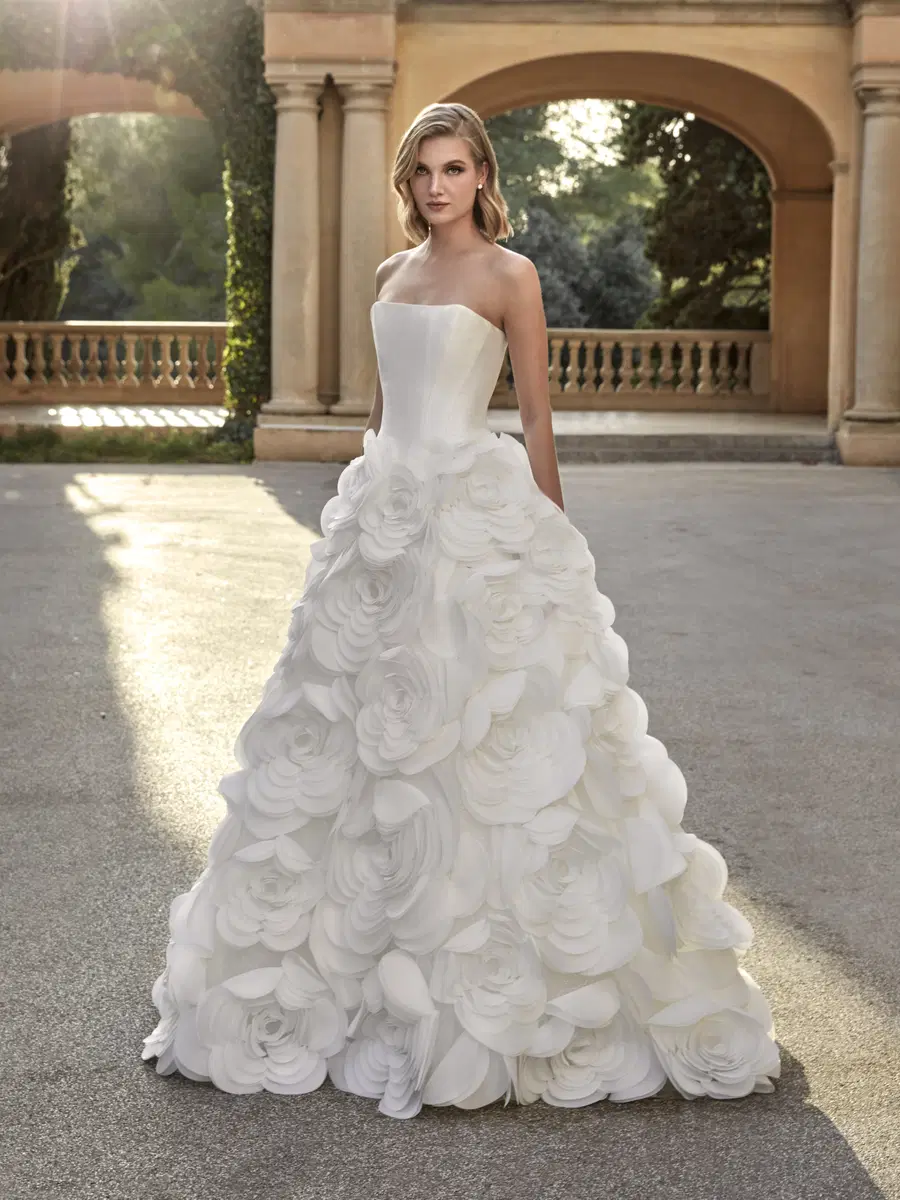 CELIS by Pronovias Privée: A-Line silhouette, straight neckline, sleeveless, tulle