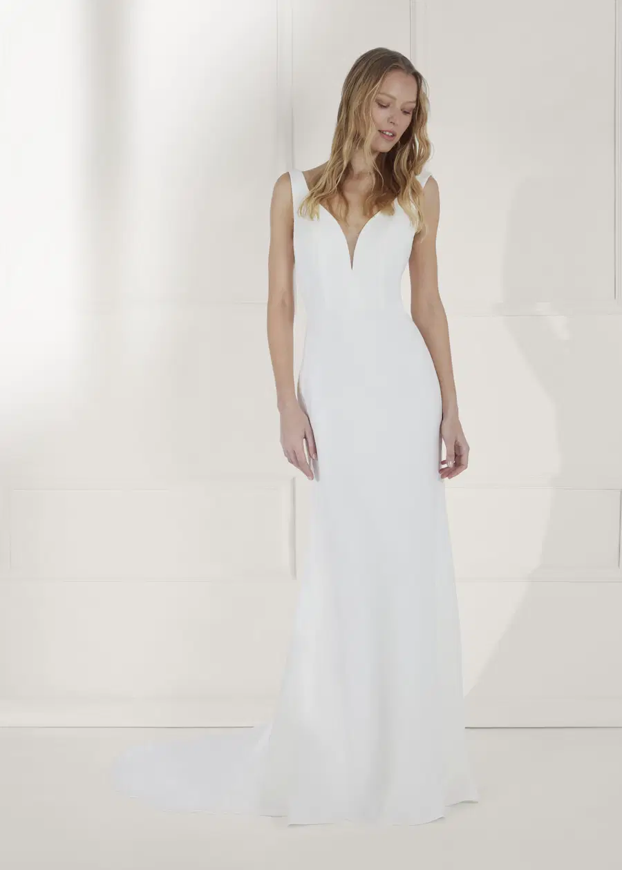 VEGA by Serravalle: Trumpet silhouette, deep V-neck neckline, sleeveless, crepe