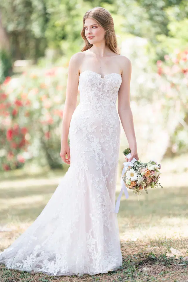 R3802 by Allure Romance: Mermaid silhouette, sweetheart neckline, sleeveless, lace