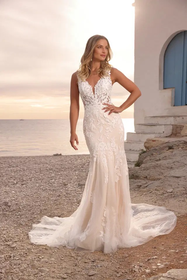 Anouk by Azuree Bridal: Fit & Flare silhouette, deep V-neck neckline, lace