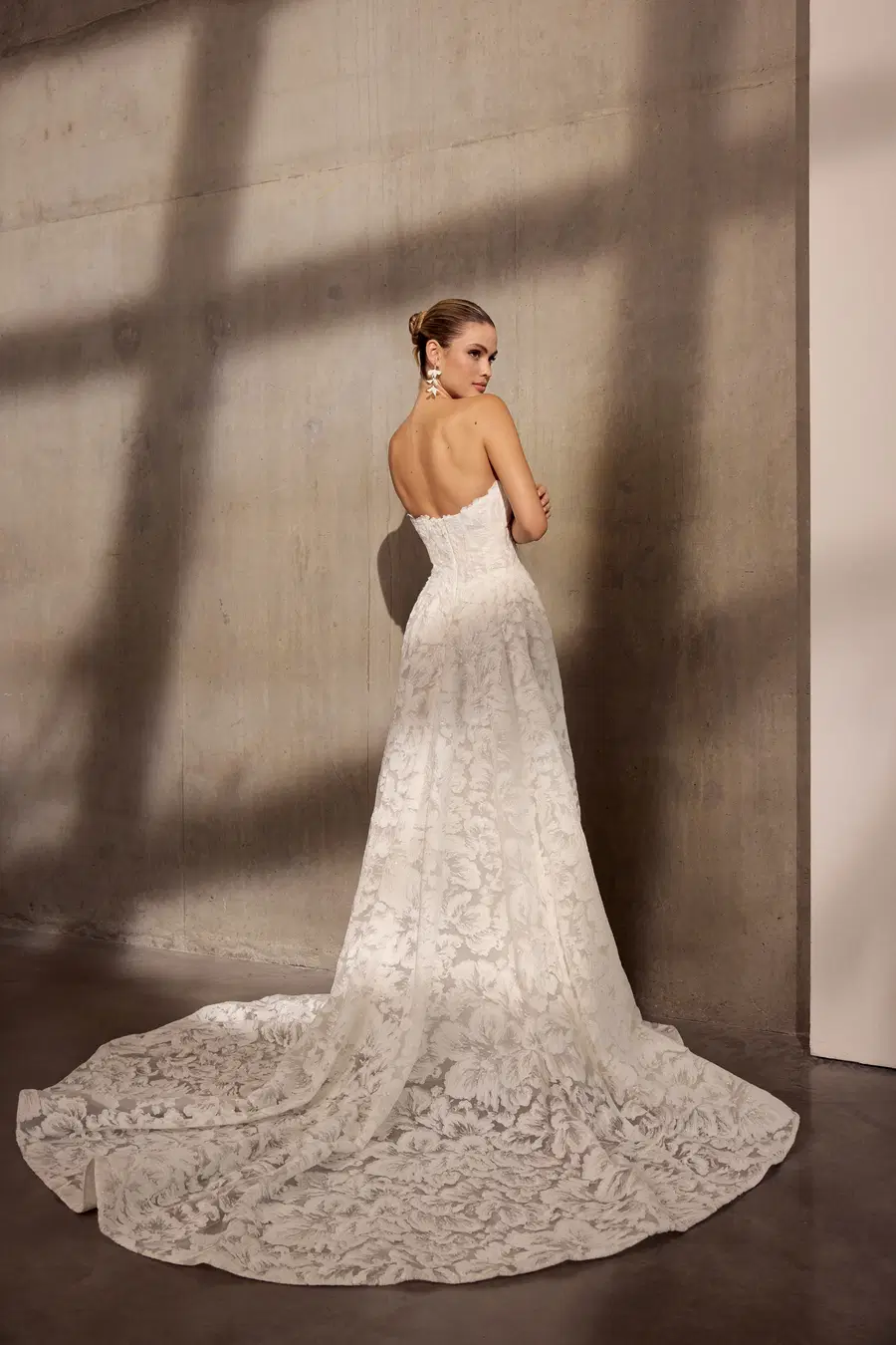 Amara by Avenue by Josephine Scott - view 5 of 6