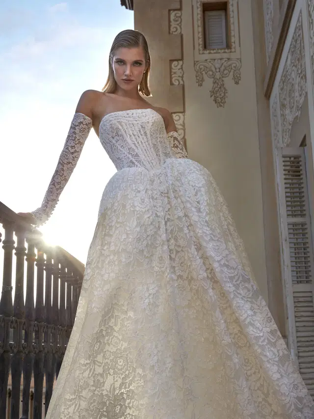 BEATRIS by Pronovias Privée - view 3 of 3