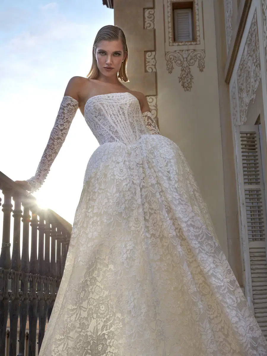 BEATRIS by Pronovias Privée - view 3 of 3