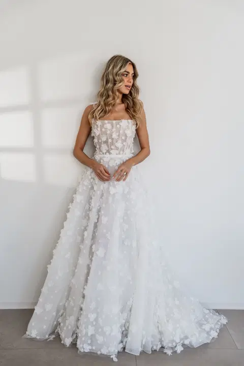 Valeria wedding dress by Fan Xia, A-line, tulle