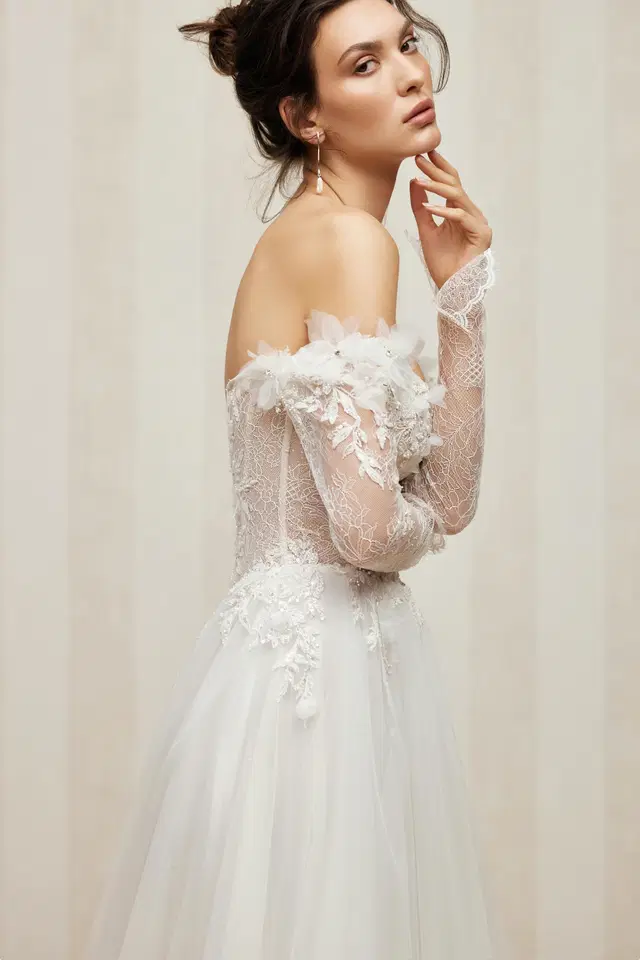 Noemi by Anne Mariée - view 2 of 4