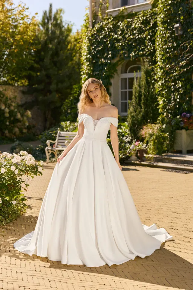 1147 by Angela Bianca: Ball Gown silhouette, sweetheart neckline, detachable sleeves, lace