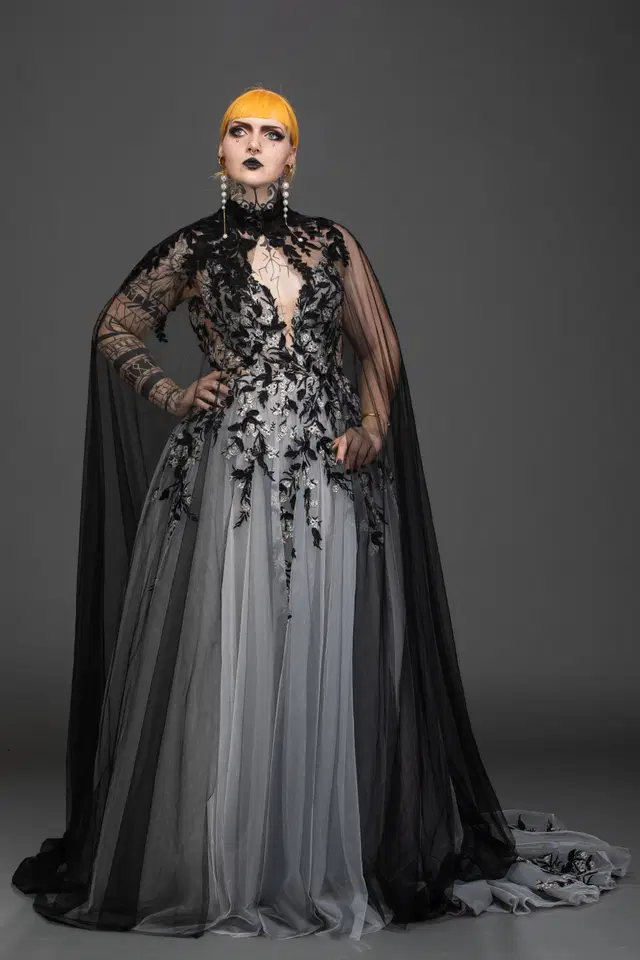 Jana White Black Flowers von DarkDreamCouture - Ansicht 2 von 2