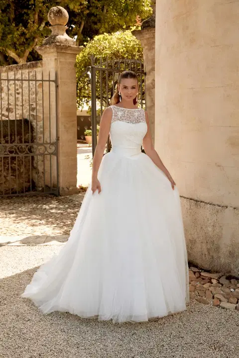 Style 44579 wedding dress by Sincerity Bridal, ball gown, tulle
