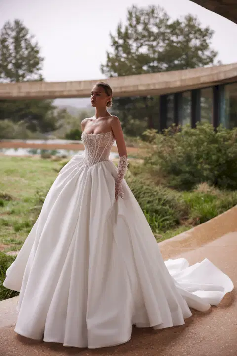 Aimee wedding dress by Eva Lendel, ball gown, lace