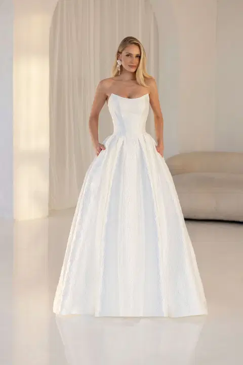Live wedding dress by Jarice, ball gown, brocade
