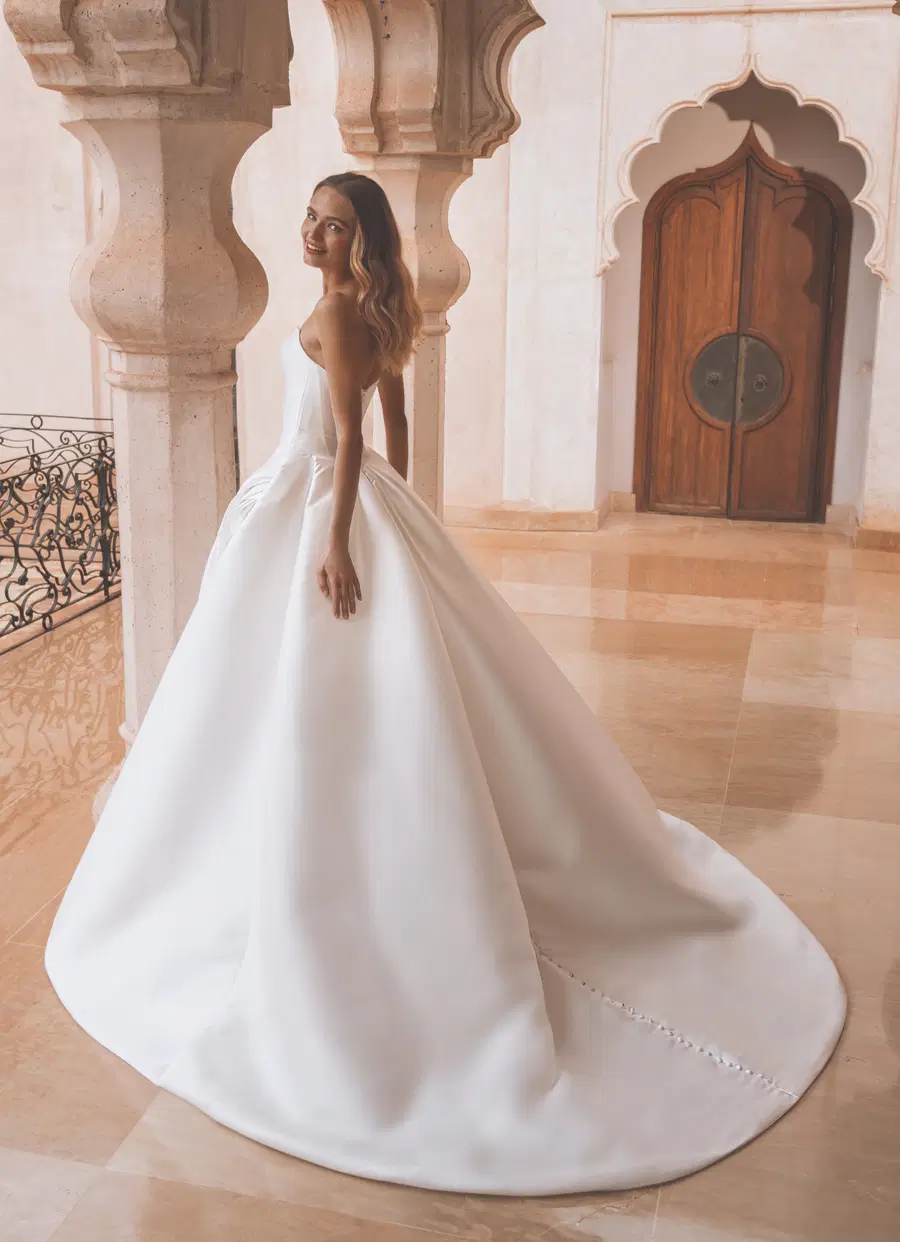 Vera by Enzoani - view 7 of 10