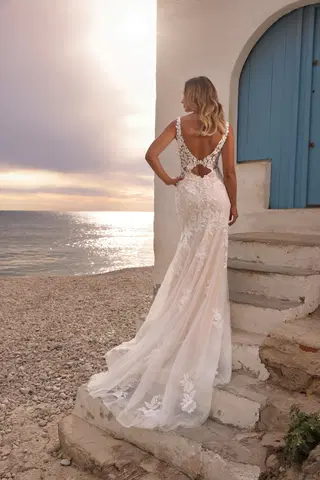 Anouk by Azuree Bridal - view 4 of 5