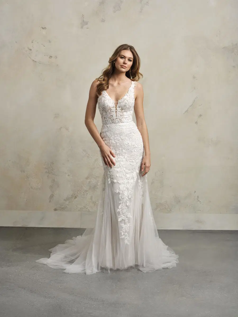 Mandy by Rebecca Ingram: Fit & Flare silhouette, deep V-neck neckline, sleeveless, lace