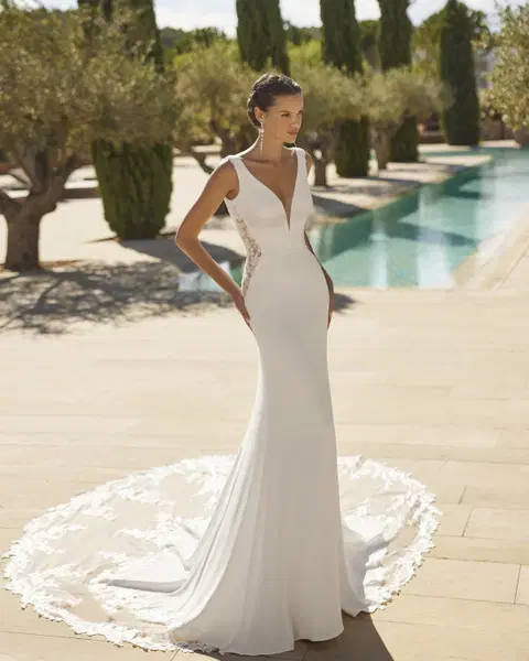 Sasha wedding dress by Adriana Alier, mermaid, crepe