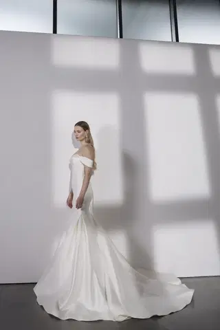 Windsor by Avenue by Josephine Scott - view 6 of 7