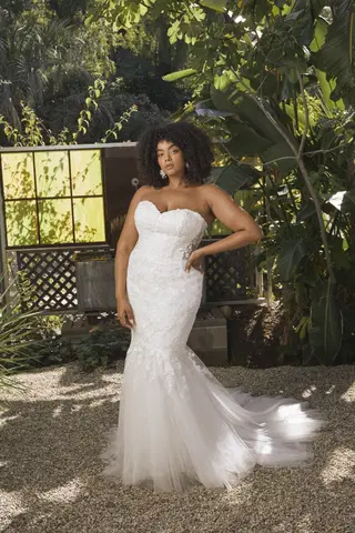 Eve Curvy by Beloved by Casablanca - view 3 of 5