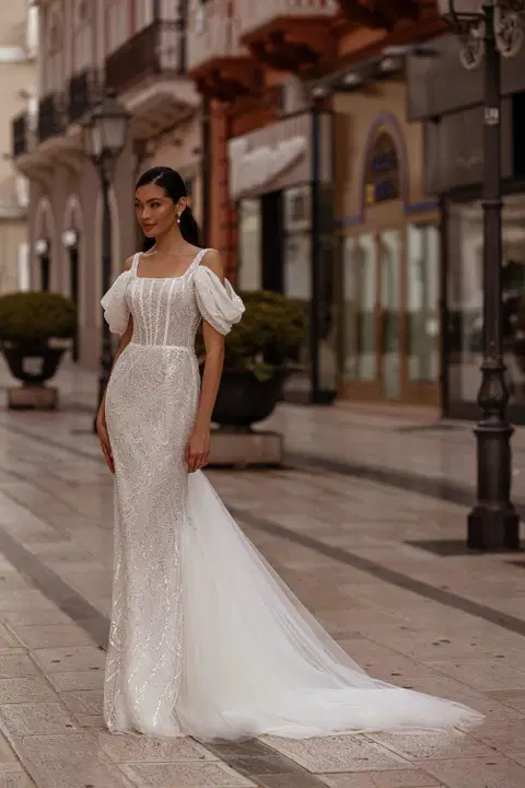 Adorable wedding dress by Carfelli, mermaid, lace